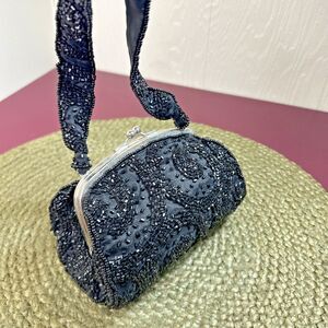 Indeed Purse Kiss Lock Black Beaded Evening Clutch Short Handle Seed Bead